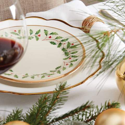 Presentación Lenox para mesa navideña, crea ambiente festivo.