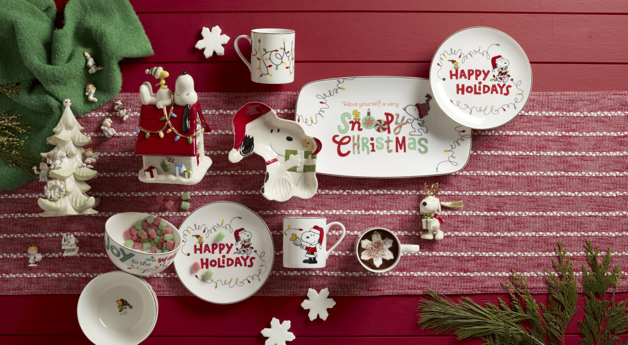 Lenox Snoopy, regalo elegante para recepciones navideñas.