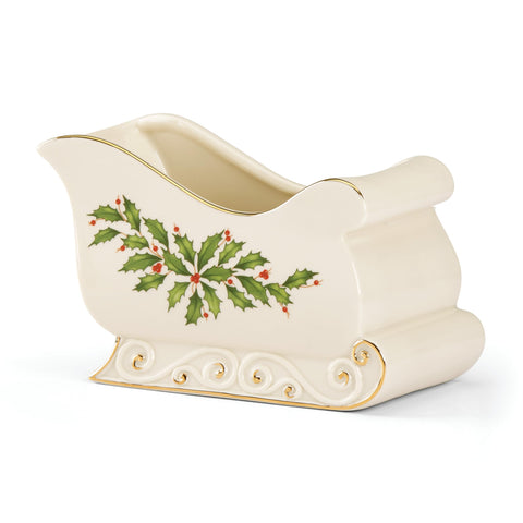 Lenox trineo navideño para dulces con borde dorado, perfecto para degustar después de la cena.