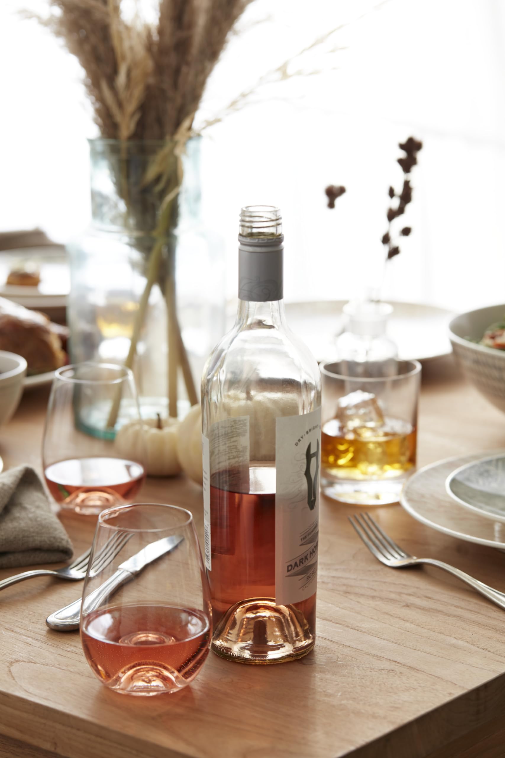Vaso sin tallo Lenox Tuscany Classics en mesa de comedor, estilo elegante.