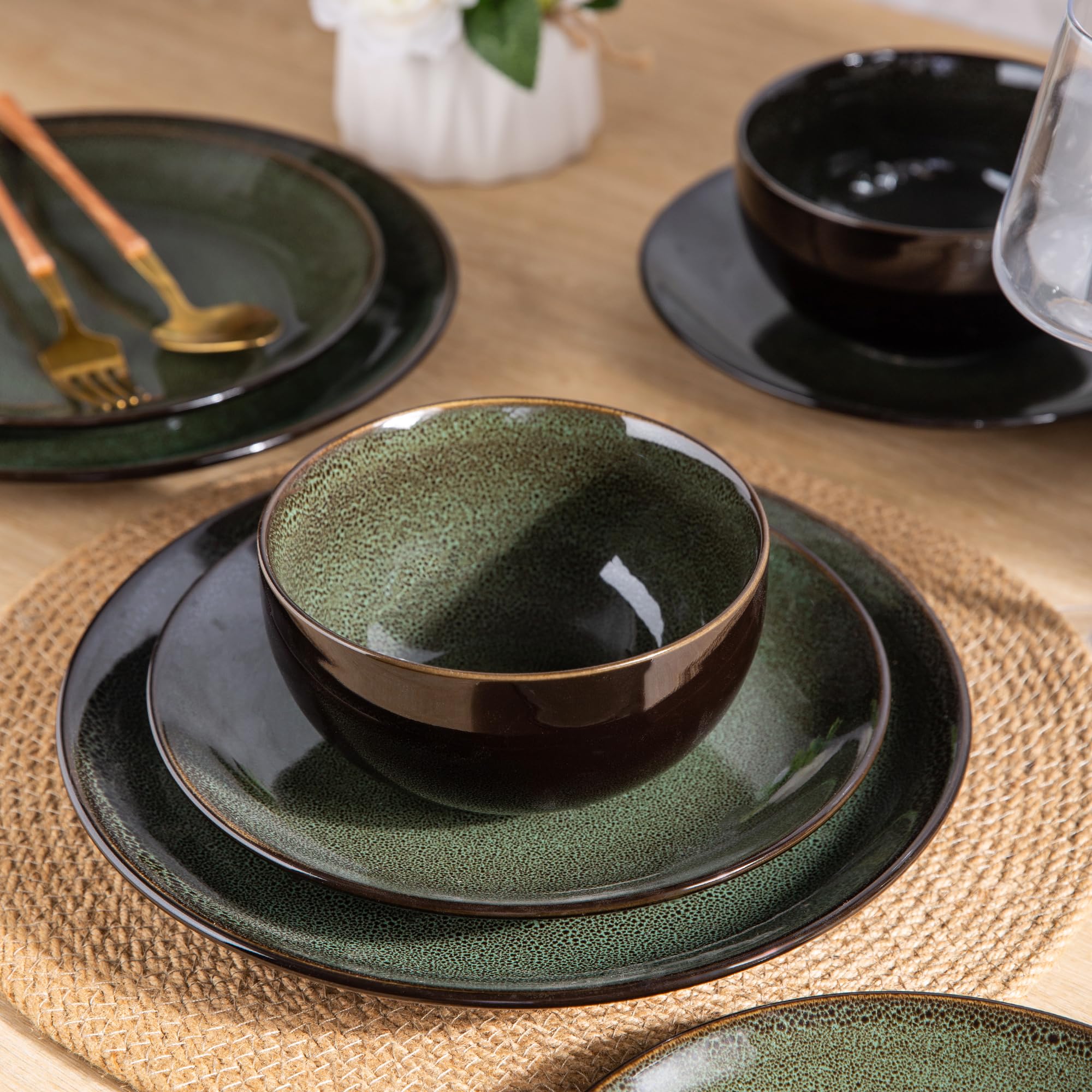 Leratio plato ceramico 10-5 verde, acabado reactivo para presentaciones coloridas.