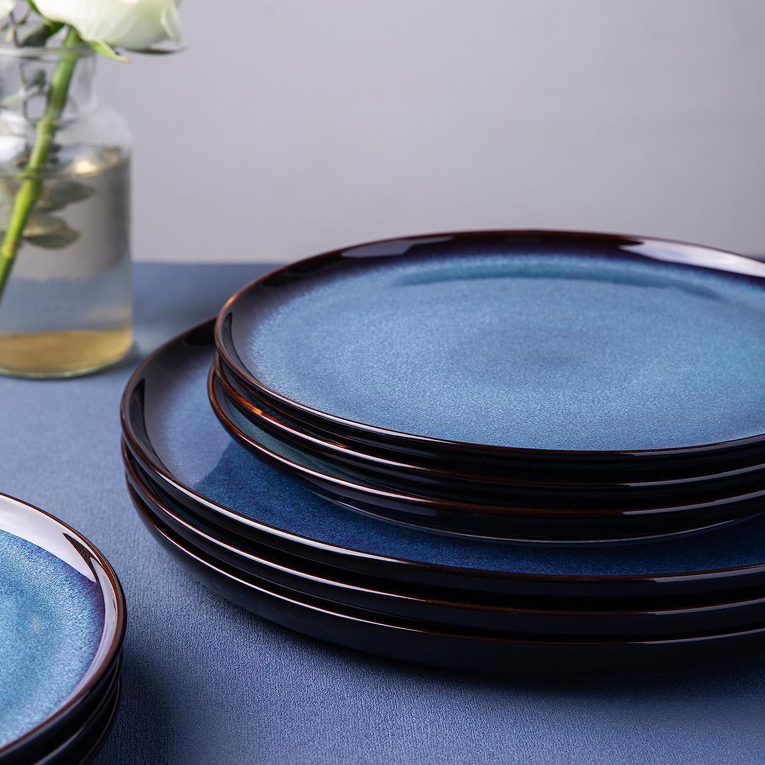 LERATIO platos medianos cerámica azul, versátiles para ensaladas y platos principales.
