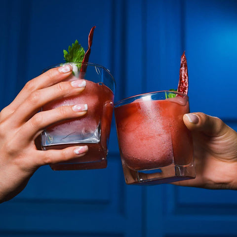 Le'raze copa whisky acabado elegante realza la mesa.