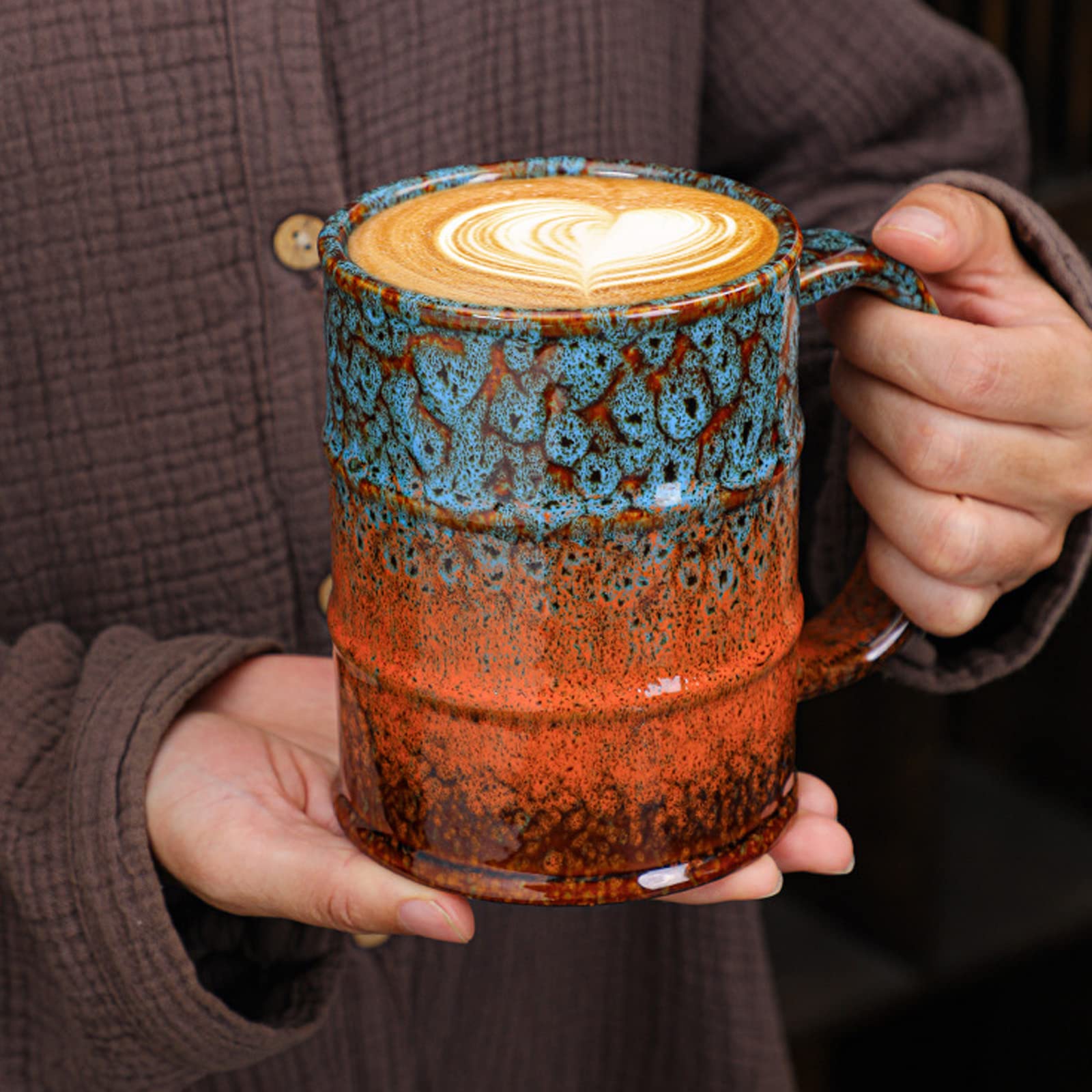 Taza LGQ duradera con paredes gruesas para mantener el calor.