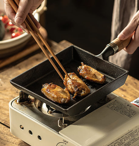 LI-GELISI Tamagoyaki Pan 9x7, opción fiable para cocinar durante acampadas.
