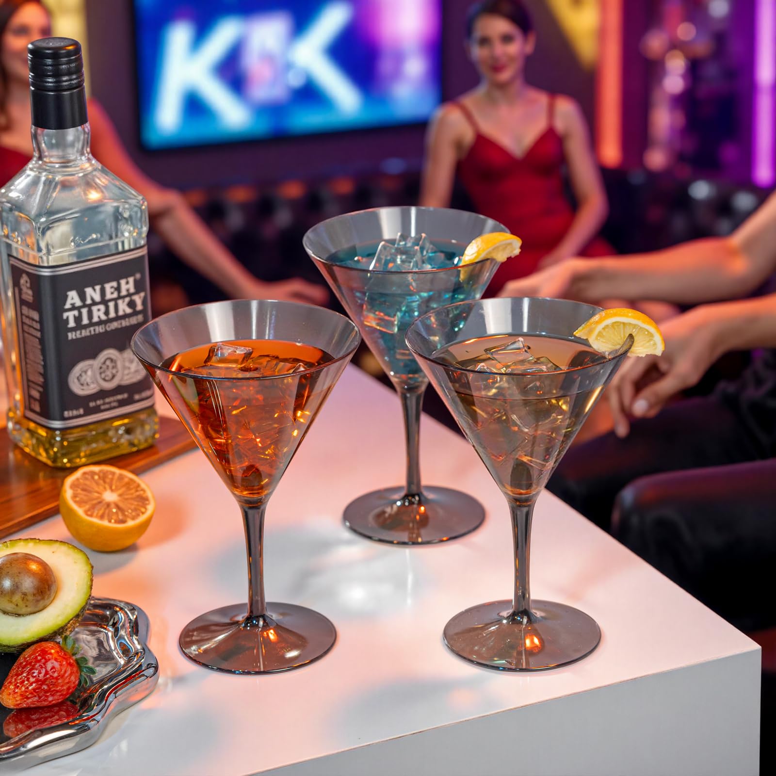 Vasos Liacere Martini de plástico desechables con rendimiento estable en eventos.