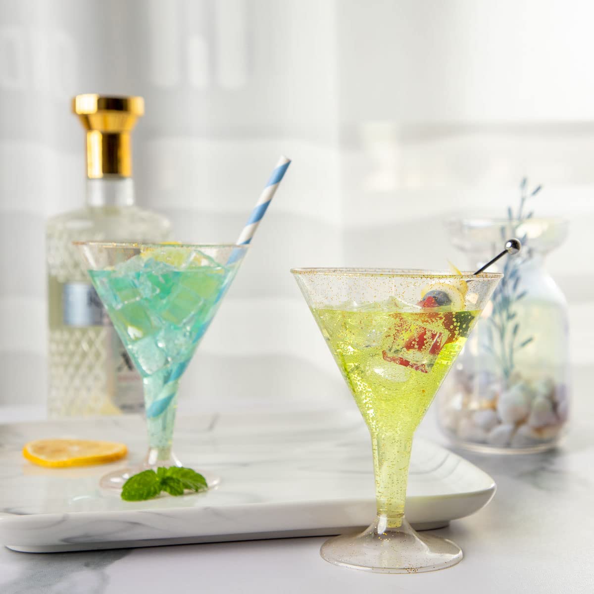 Vaso cóctel dorado Liacere, ideal para bodas y celebraciones.