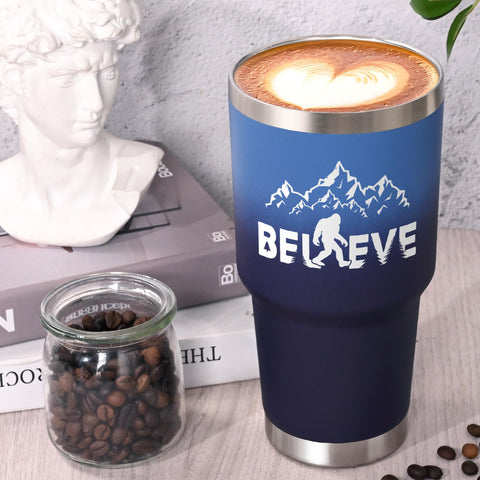 Lifecapido Sasquatch Tumbler 30oz uso en casa, bebidas a temperatura.