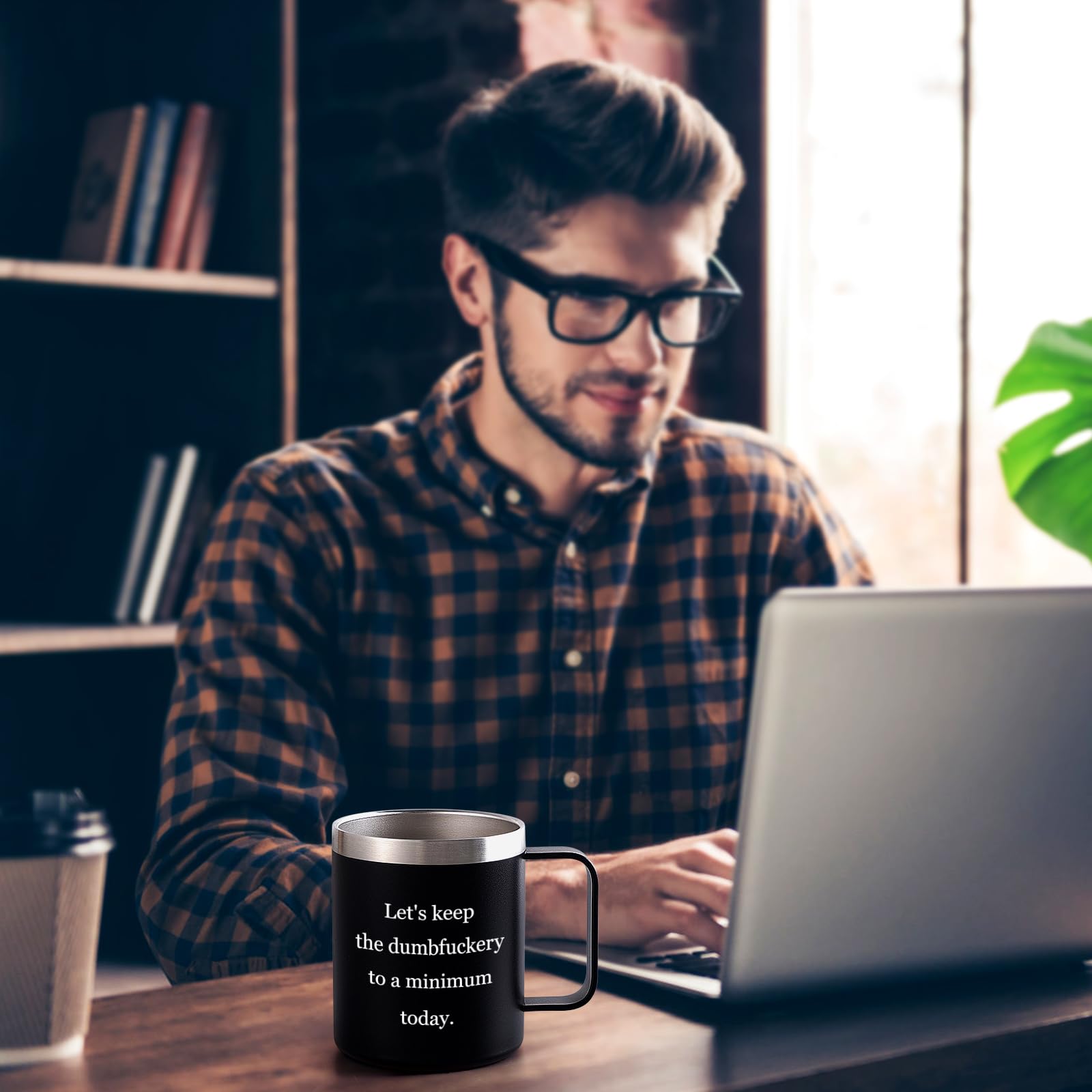 Diseño ergonómico Lifecapido, mango cómodo para beber con una mano.