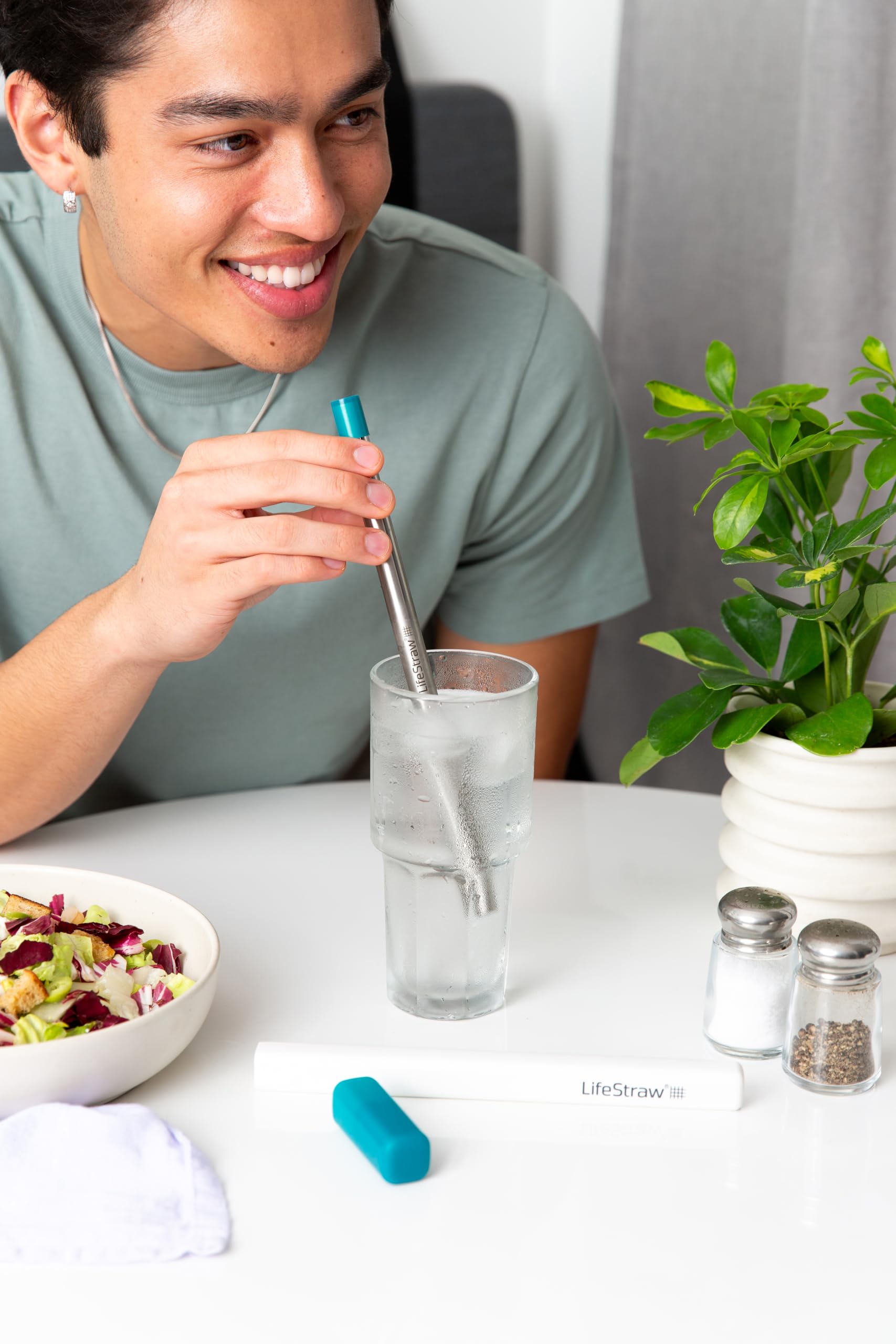 Regalo sostenible para viajeros con LifeStraw Sip