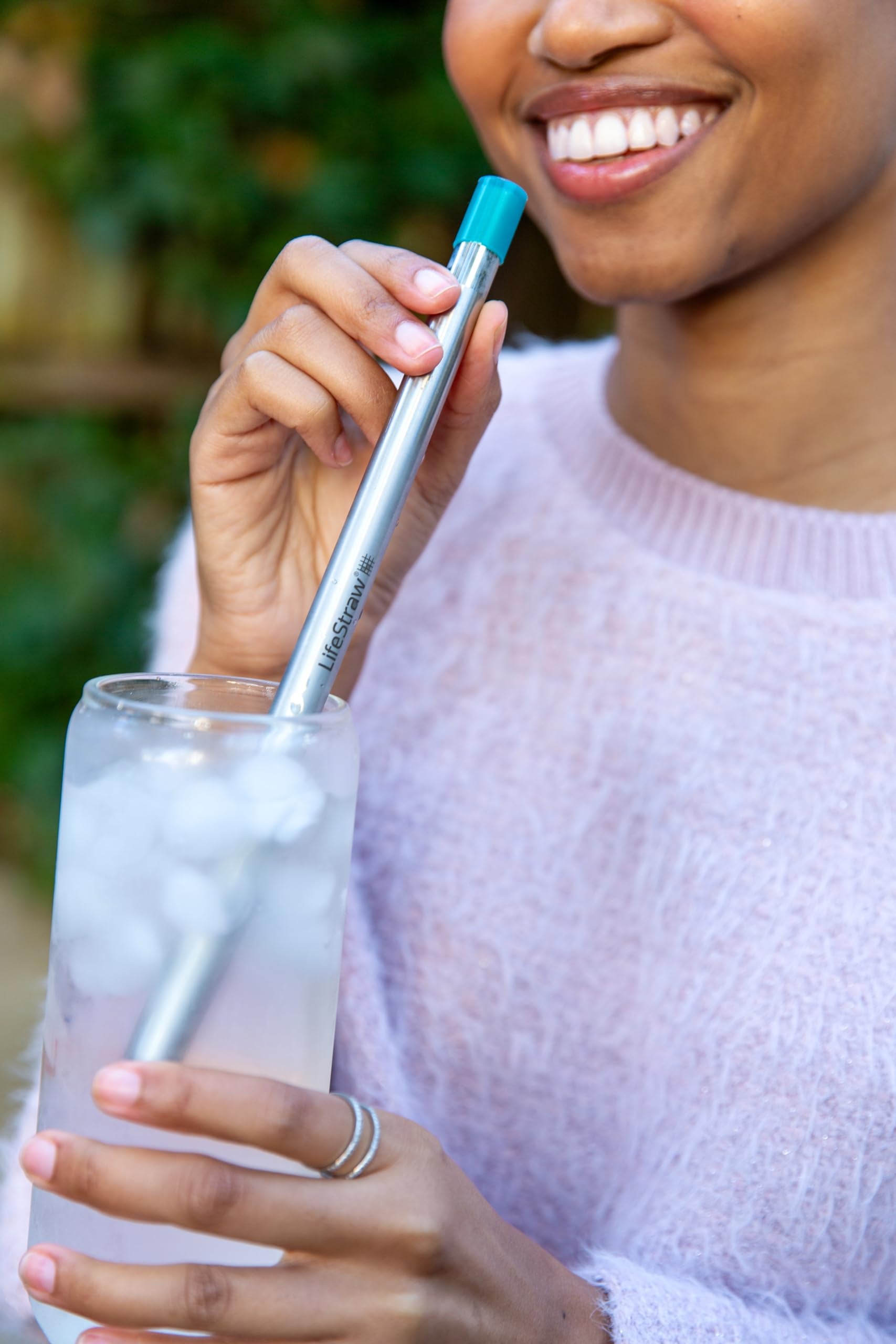 Uso de LifeStraw Sip durante viajes y agua local con filtración rápida