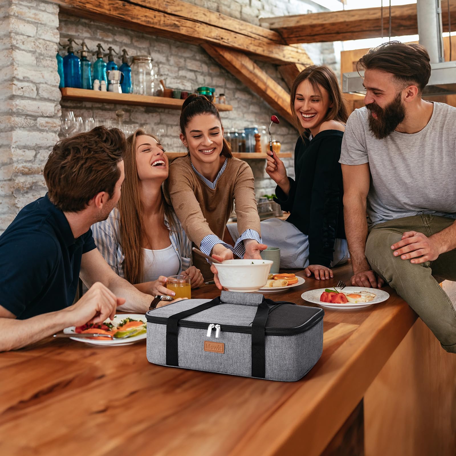 Uso versátil para reuniones de comida para compartir y eventos al aire libre.