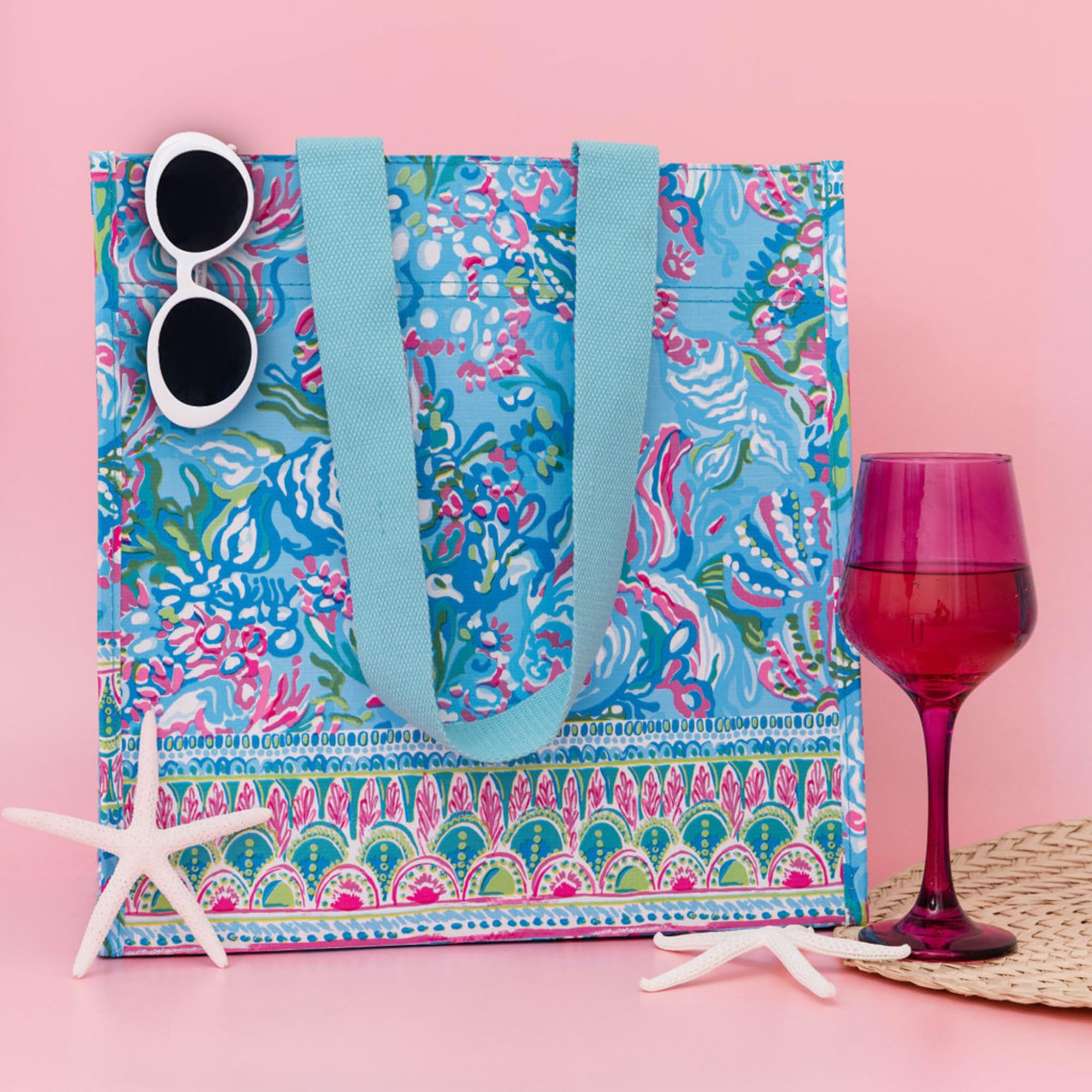 Bolsa Lilly Pulitzer Aqua La Vista con asa larga para llevar al hombro.