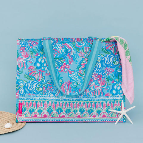 Lilly Pulitzer Aqua La Vista, bolsillo interior completo para organizar llaves y billetera.