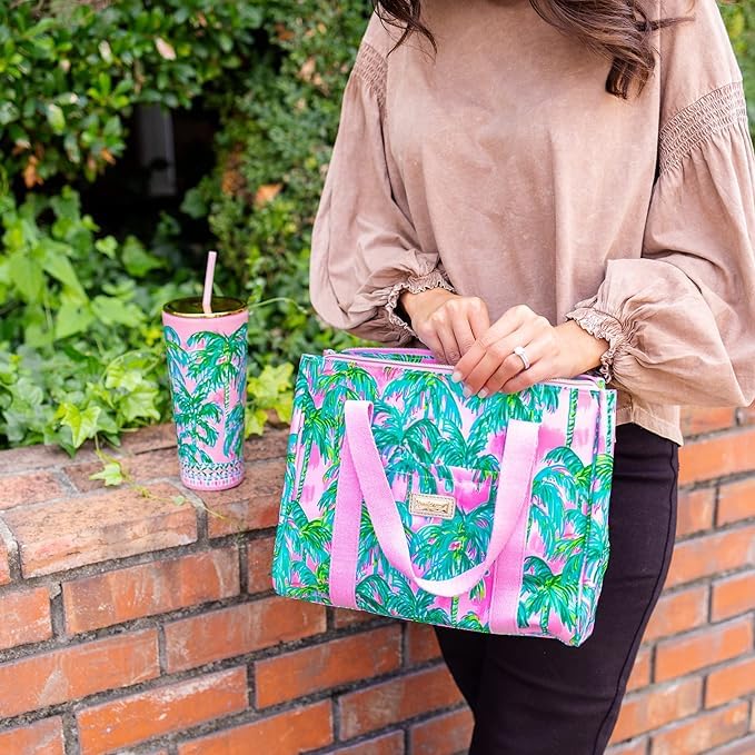 Interior aislado de Lilly Pulitzer para mantener la frescura durante todo el día.