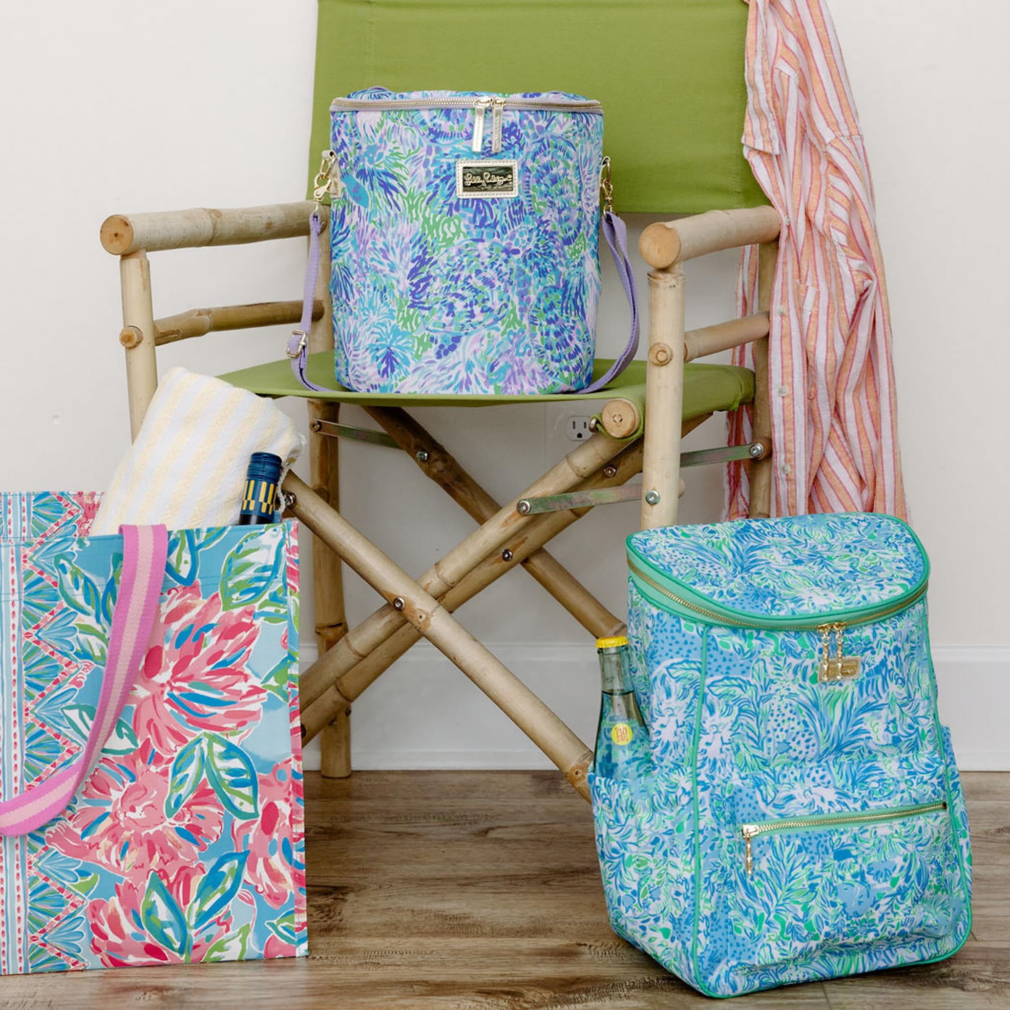 Lilly Pulitzer Interior con bolsillo para organización de llaves y cartera.