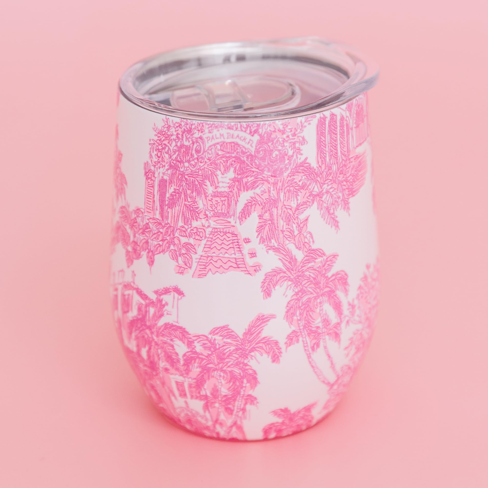 Tumbler Lilly Pulitzer con doble pared de acero inoxidable mantiene bebidas frías.