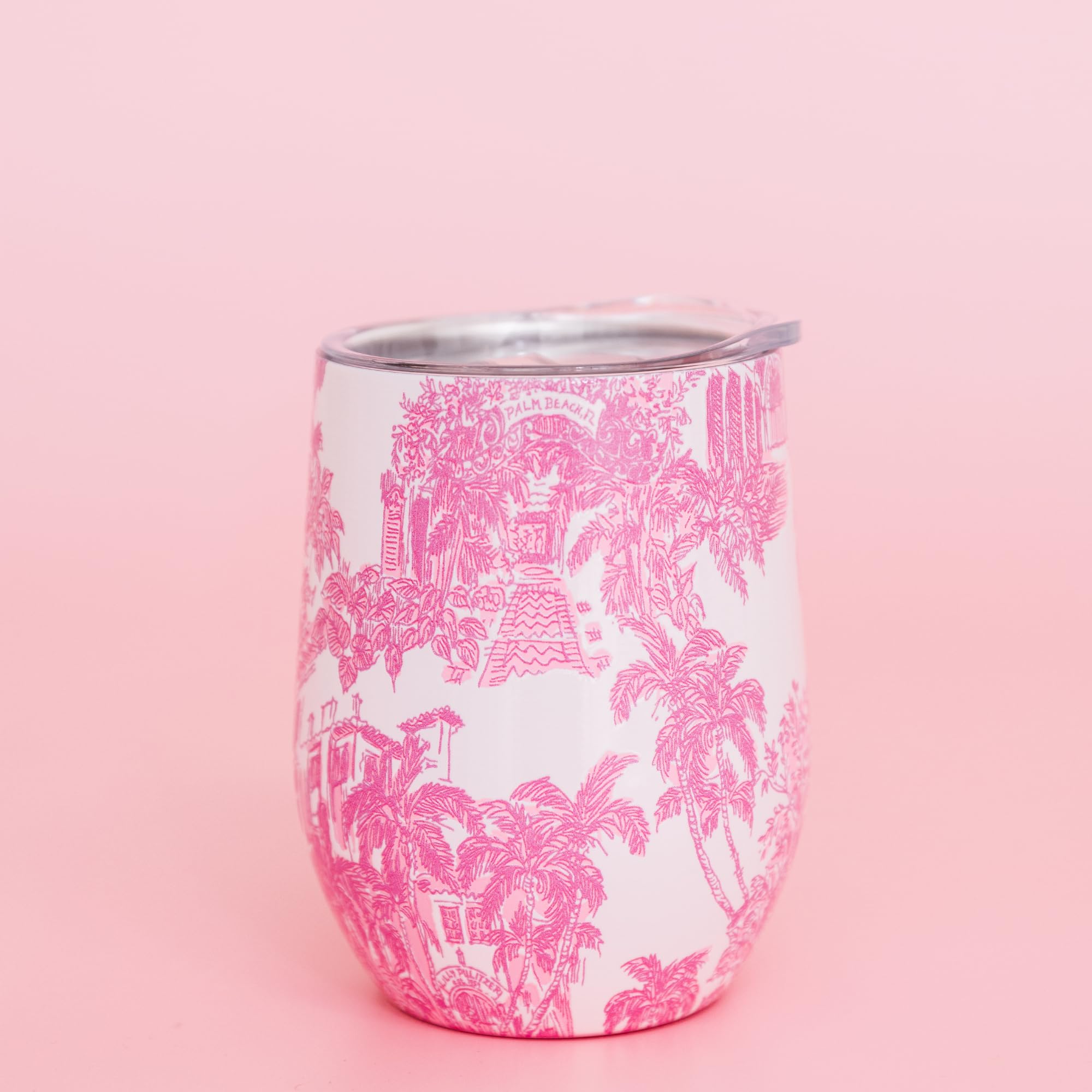 Tapa transparente de Lilly Pulitzer con sello evita derrames.