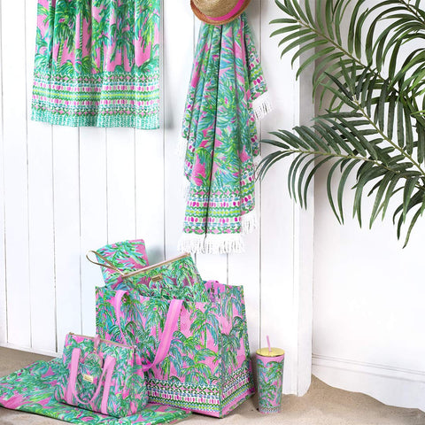 Ideal para picnic, Lilly Pulitzer Suite Views mantiene bebidas y comida listas.