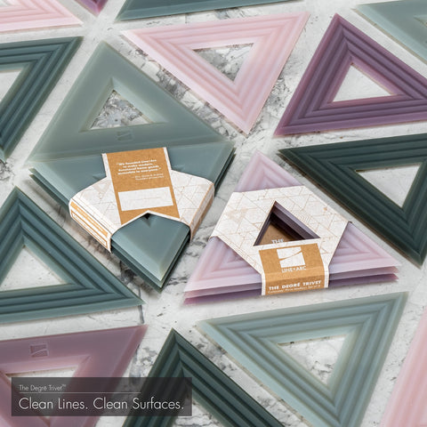LINE+ARC Degrē trivets: diseño atemporal beige, estilo mitad de siglo.