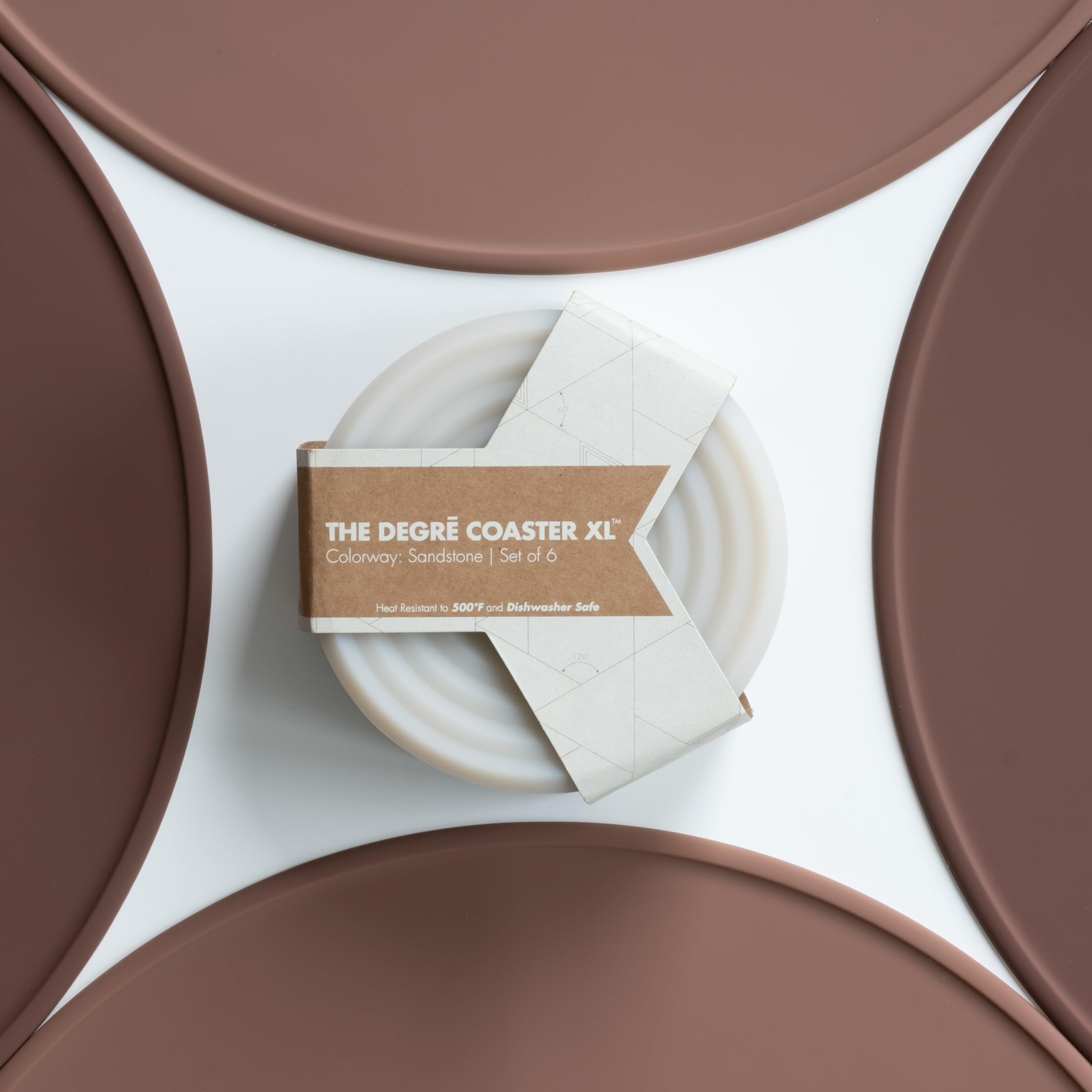 LINE+ARC Degrē posavasos con diseño de mediados de siglo para interiores.