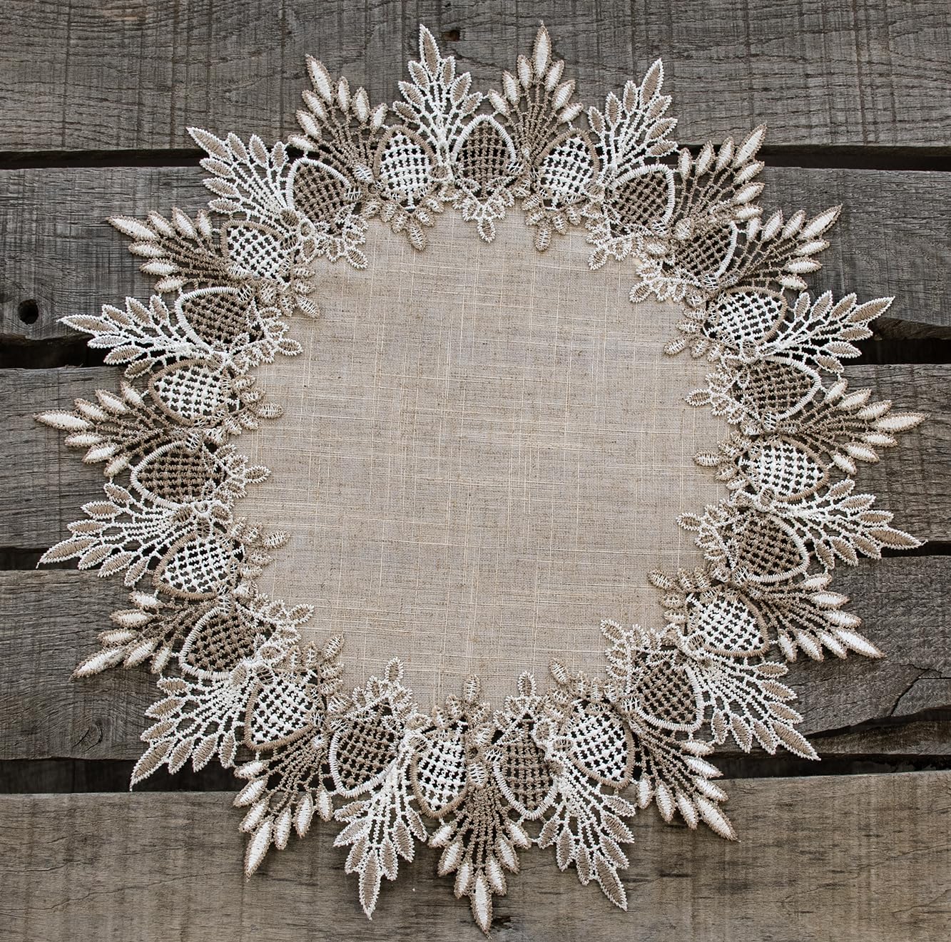 Linens, Art and Things lace doily centro de mesa encaje beige para elegancia