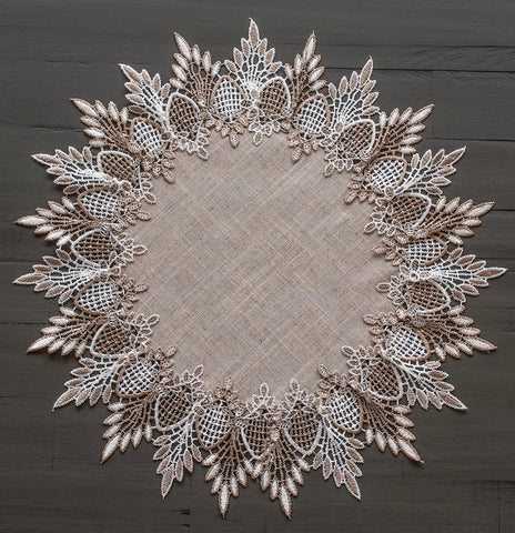 Linens, Art and Things lace doily encaje beige lujo discreto para la mesa