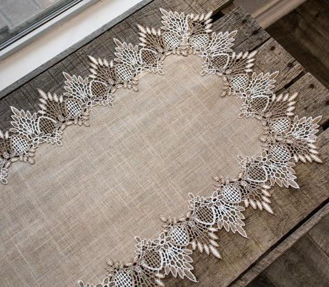 Linens, Art and Things: pieza neutral para fiestas, fácil de limpiar tras uso.