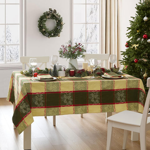 Mantel Lintex con cinta roja bordada, aporta color navideño y elegancia.