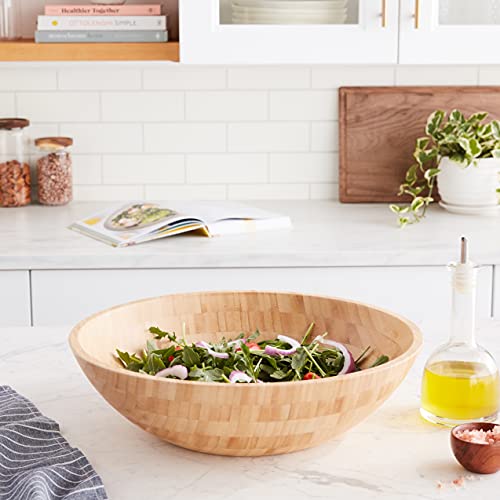 Ensaladera de bambú Lipper International aspecto artesanal para hogar moderno.