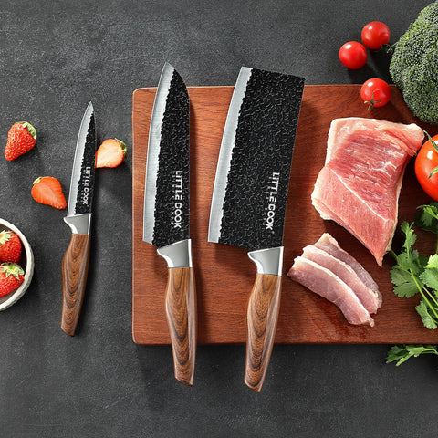 Little Cook, conjunto de cuchillos en encimera, presentación estilosa para la cocina.