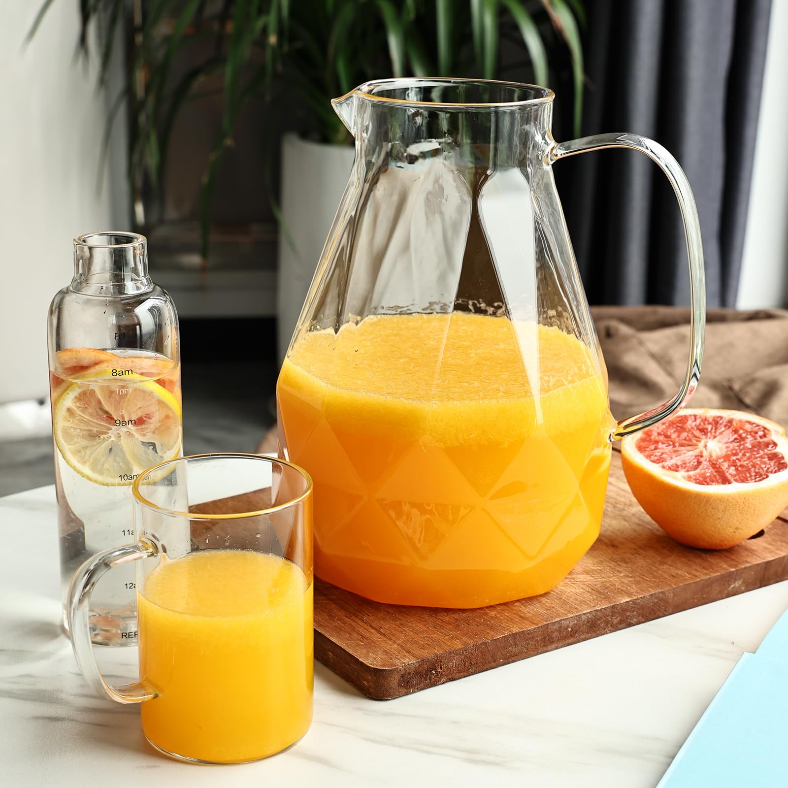Jarra Liuruiyu con tapa para limonadas y jugos refrescantes.