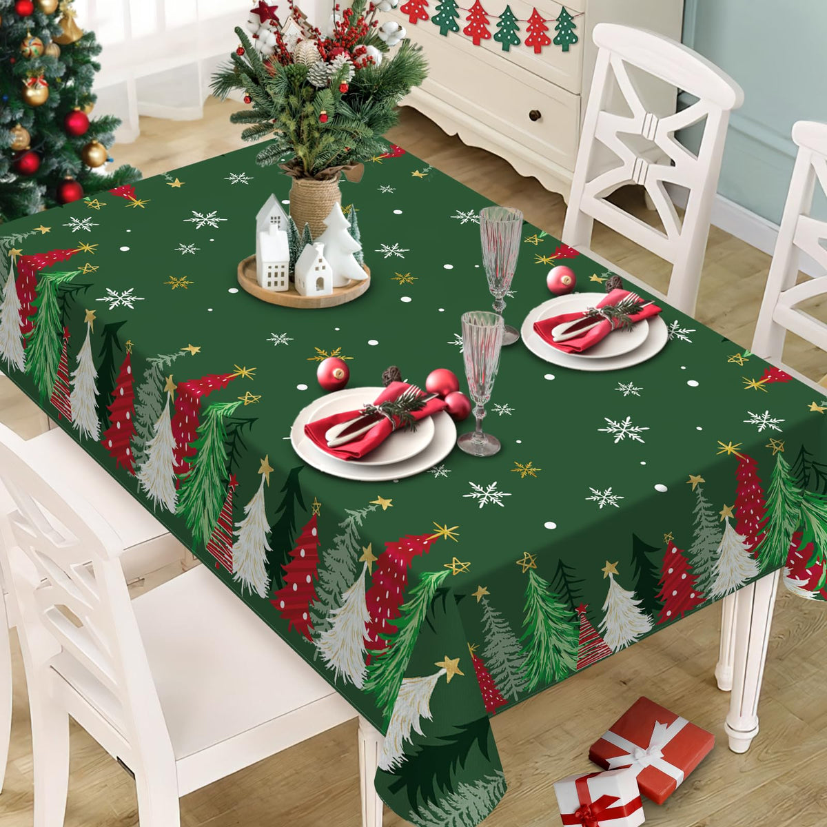 Mantel Livcoz con árboles de navidad verde para mesa rectangular 60x84, ideal para cenas festivas.