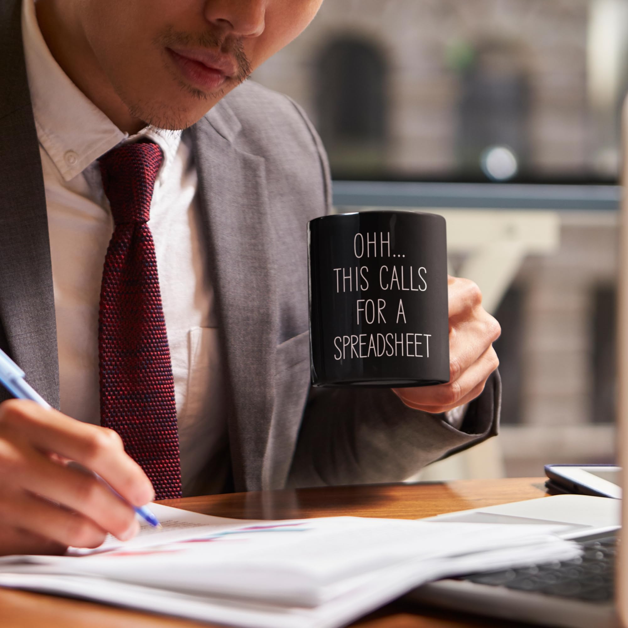 Livinges Taza con mango ergonómico, cómodo para uso prolongado.