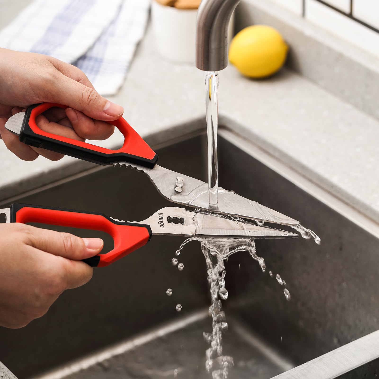 Juego de dos tijeras LIVINGO para tener cerca de la cocina y fregadero.