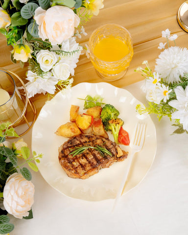 LIYH juego reutilizable de platos beige para fiestas y reuniones.