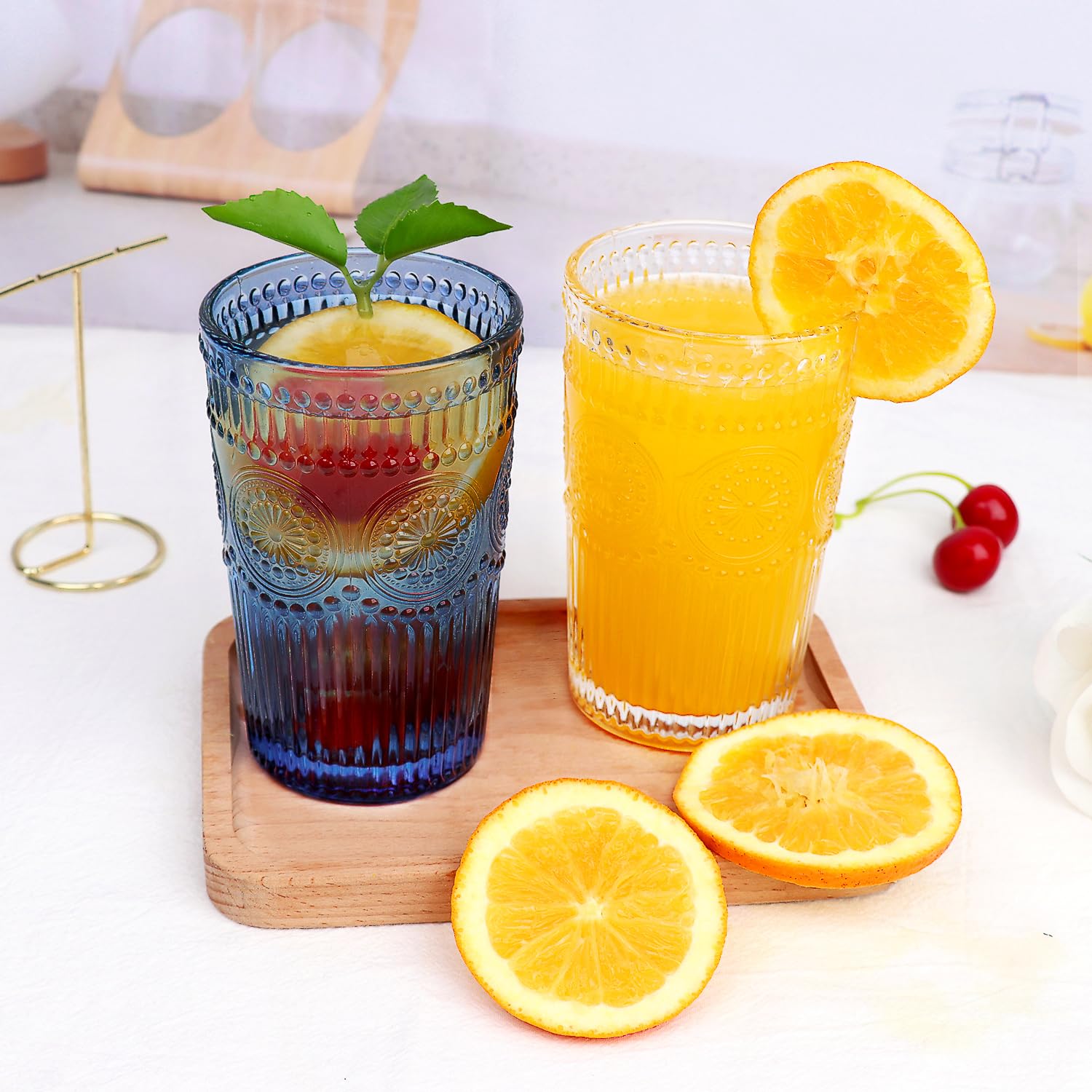 Mesa decorativa con vasos Loivttvv para eventos y celebraciones.