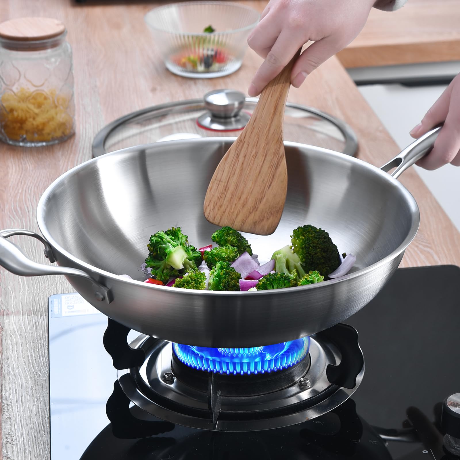 LOLYKITCH wok apto para horno y lavavajillas, diseño práctico y versátil.