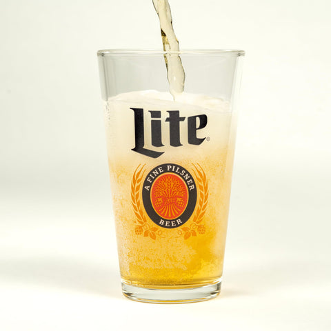 Posavasos incluidos para completar el set de vasos Miller Lite.