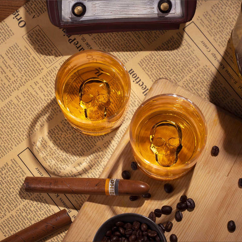 Vaso LORSIA para múltiples bebidas, ideal para whisky y cócteles.