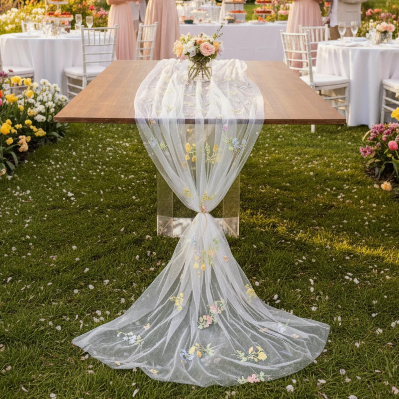 Lounsweer Bordado blanco en tul: acabado limpio para banquetes.