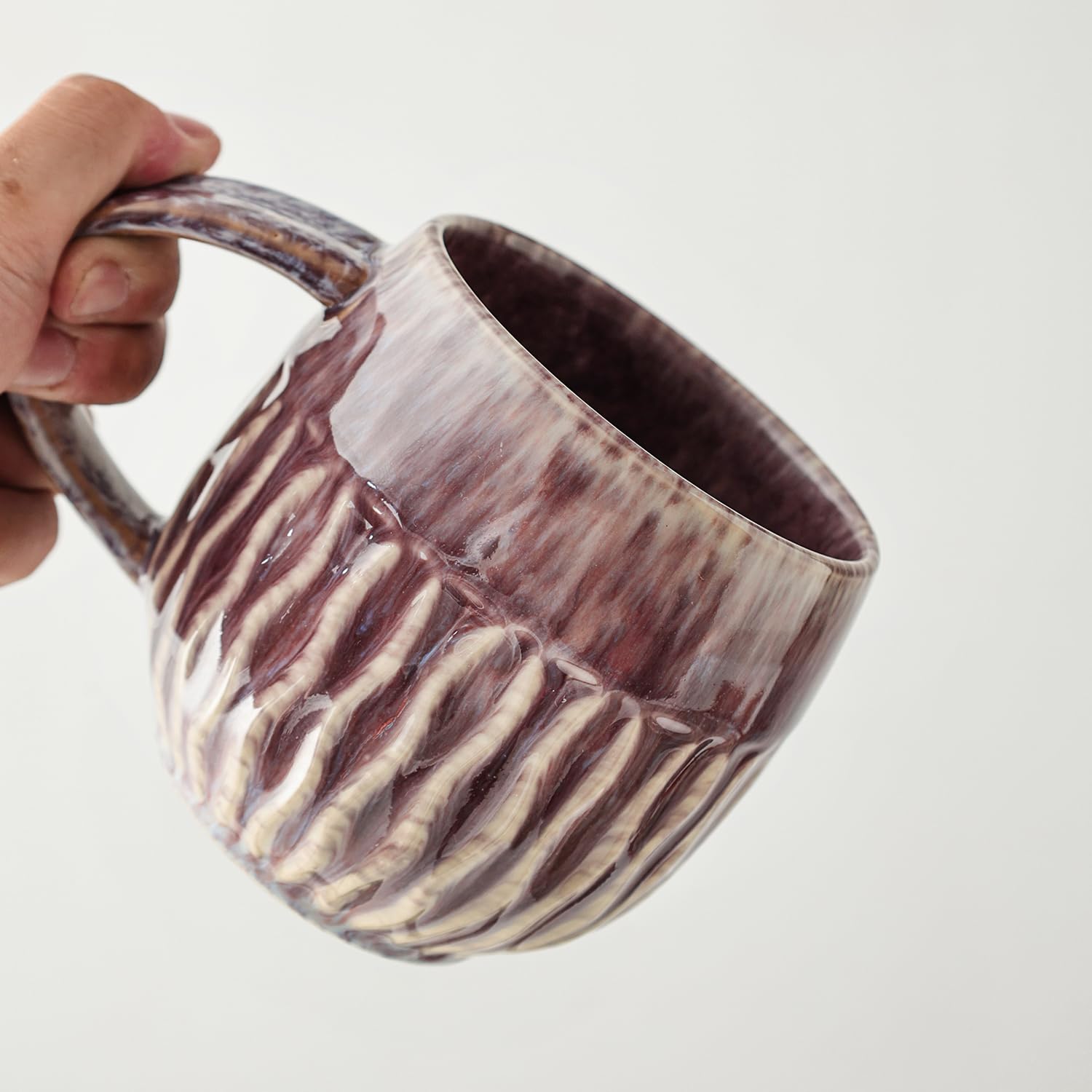 Taza lpylxingyan morada, diseño que inspira pausas de café.