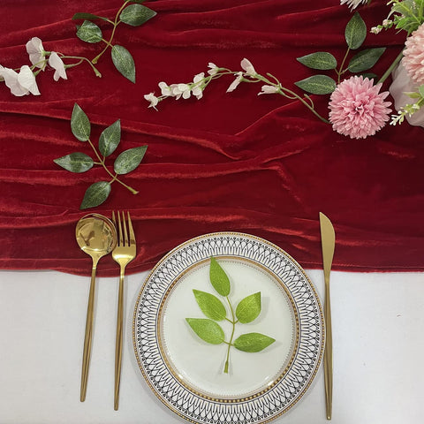 Caída suave del mantel para mesas de banquete y celebraciones.