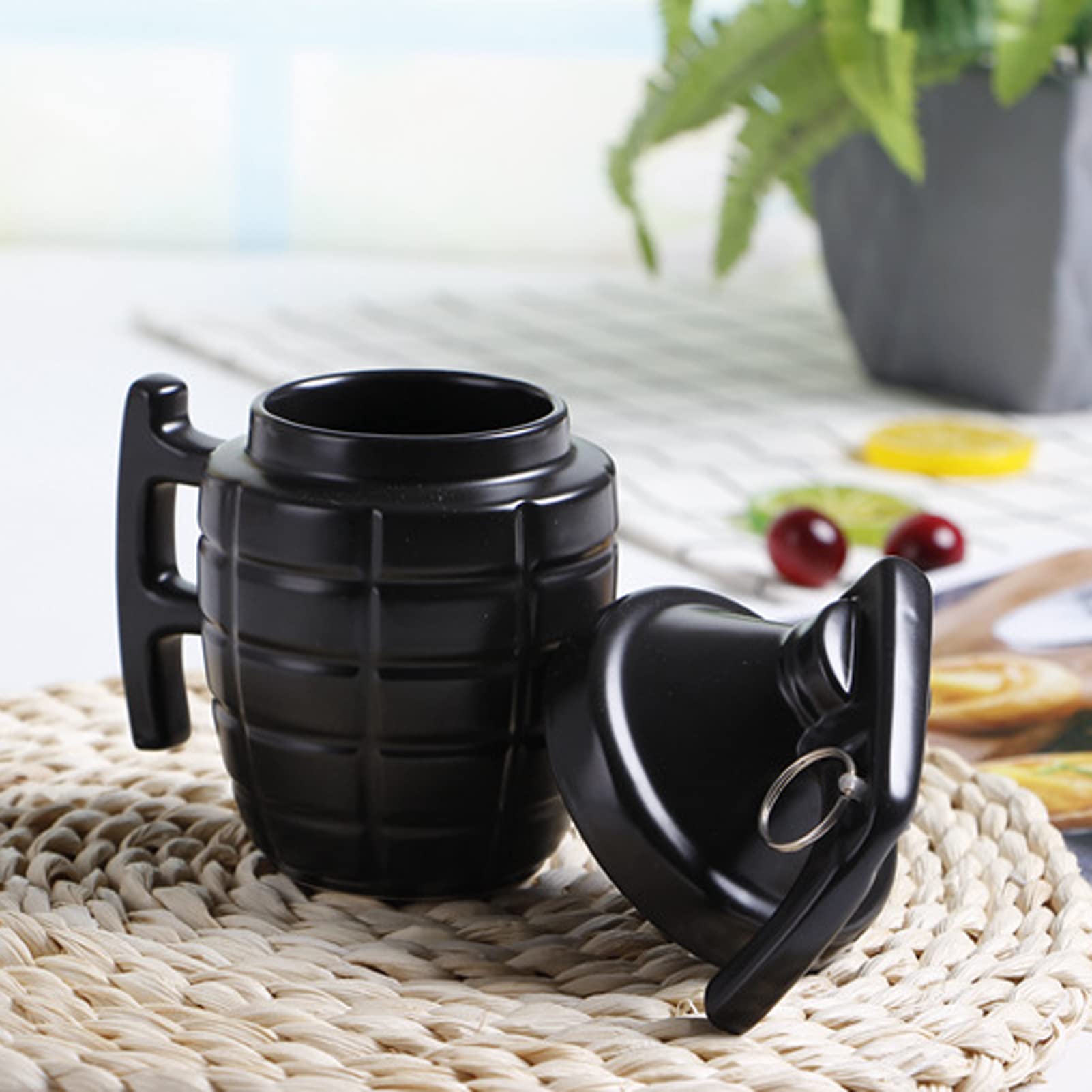 Taza cerámica LUCYLANKER apta para lavavajillas y microondas.