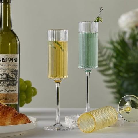 Capacidad de 5.5 oz para brindis y cócteles variados.