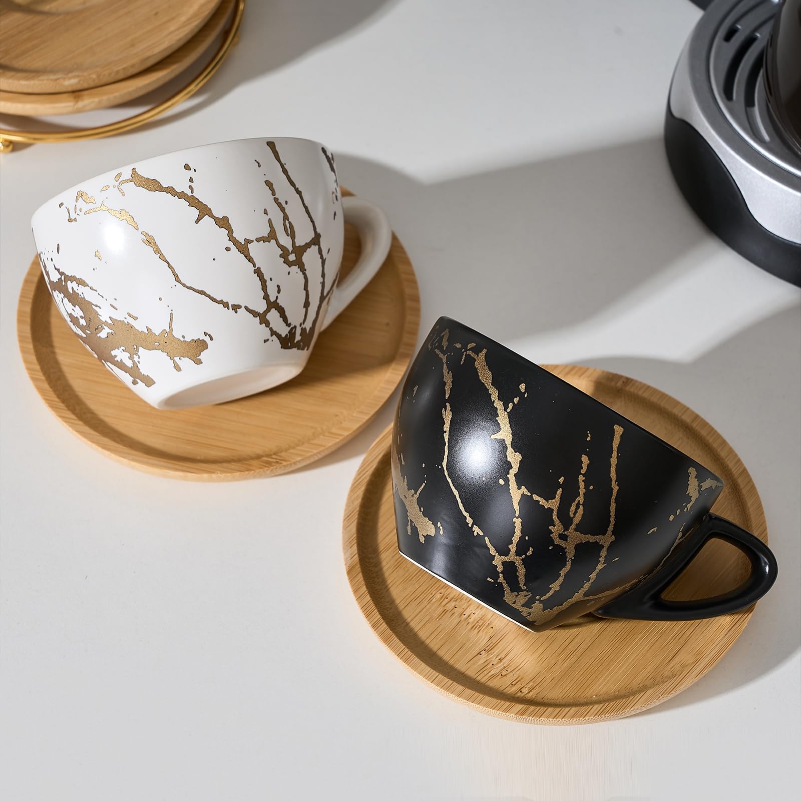 Platillos para demitasse de cerámica de LUKA, complemento elegante.