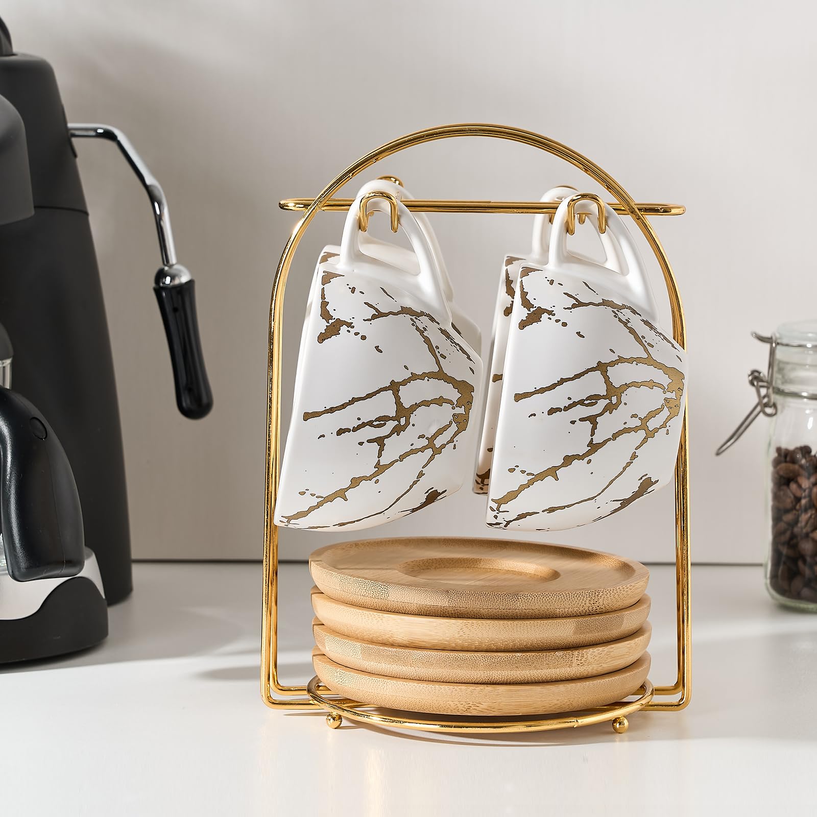 Tazas cerámicas Luka apilables en blanco para ahorro de espacio.