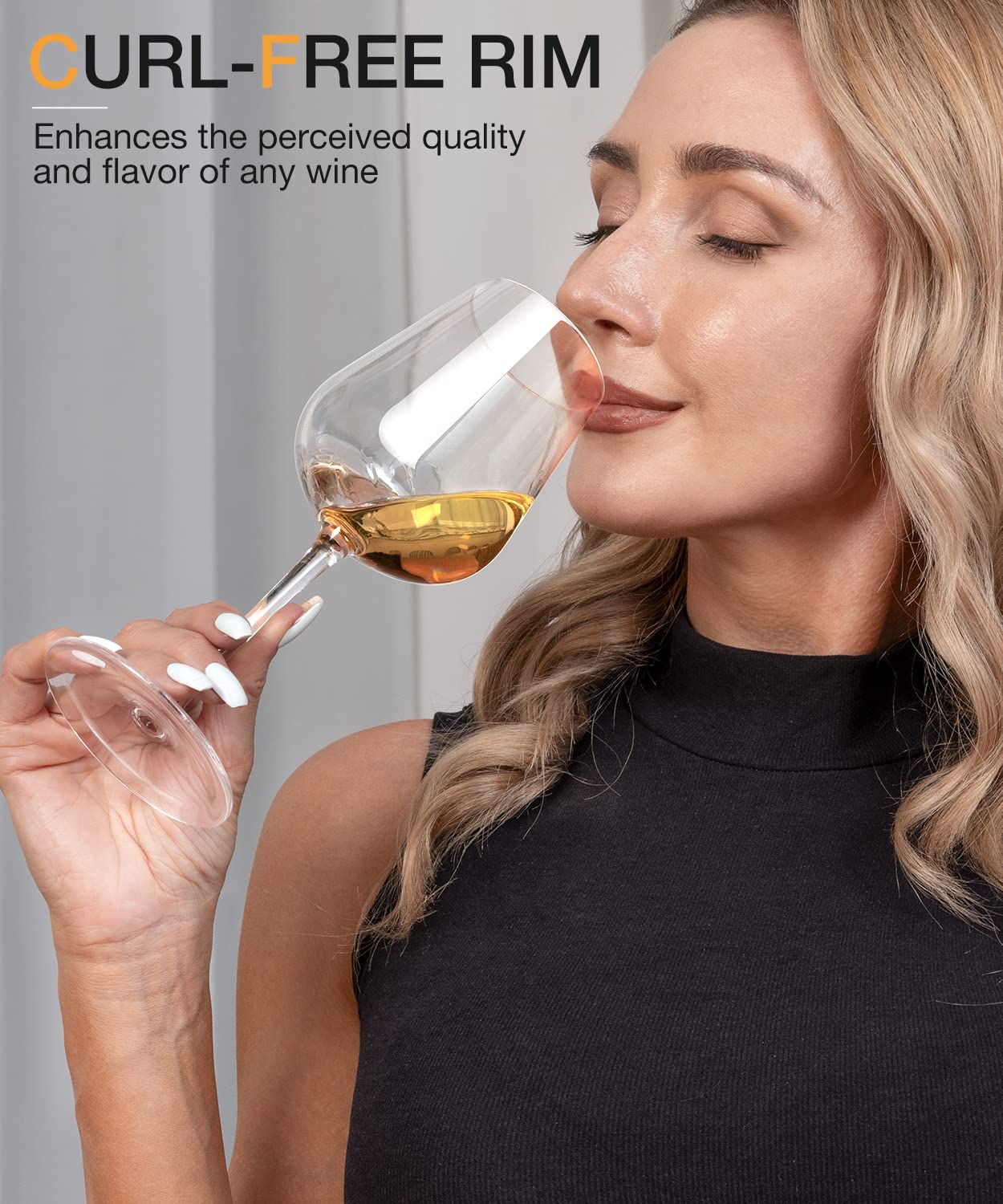 Copa de vino con pie alto y diseño ergonómico de LUNA Y MANTHA.