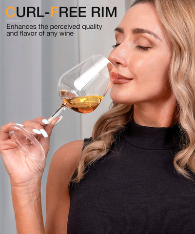 Copa de vino con pie alto y diseño ergonómico de LUNA Y MANTHA.