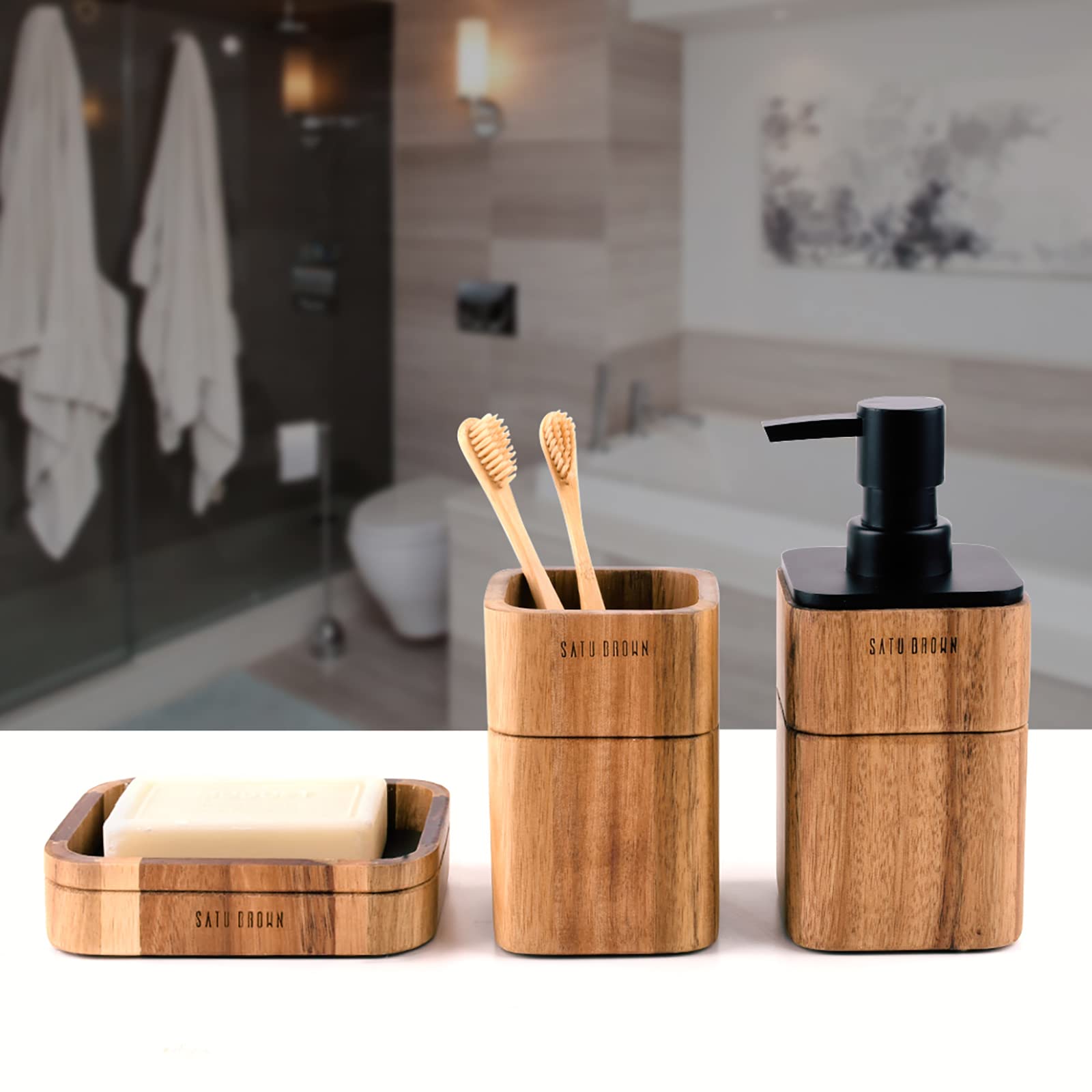 Lunavita conjunto en baño decorado aportando calidez y estilo